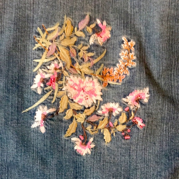 Denim Jeans Jacket Floral embroidery NWT - Picture 4 of 9